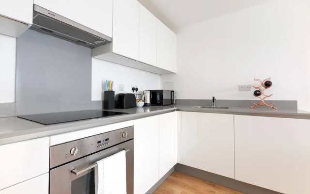 Skyvillion 2bed Enfield Flat W Balcony - Parking