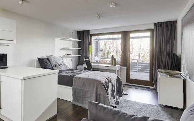 criston apartments - central living P