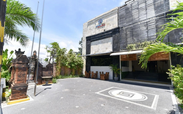 RedDoorz Plus near Mall Bali Galeria 2