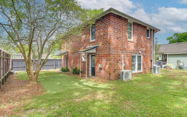 2 Mi to Dtwn Pensacola: Charming Apartment