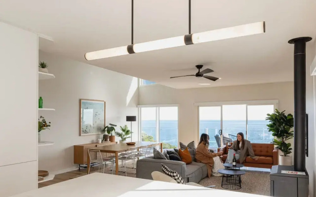 Clifftop Luxury With Spectacular Ocean Views