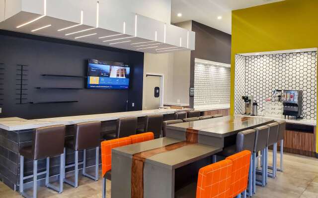 Clarion Pointe Marshall