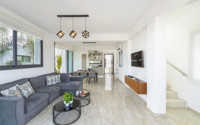 Pernera Beach Villa in Protaras