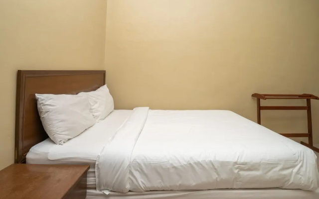 OYO 90576 Holiday Dive Inn