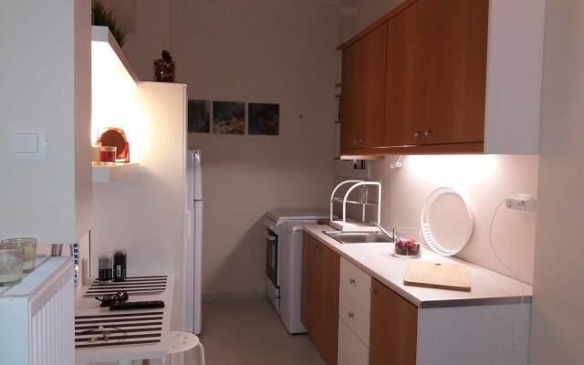 Trendy Urban Home in Athens - 5' to Metro Station