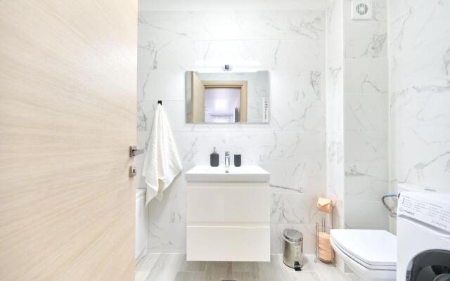 Sunflower 2BR Apartment in Nord10- parking n pool