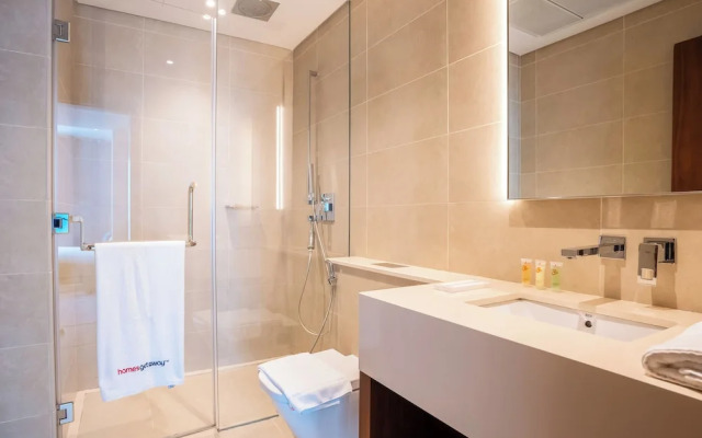 HomesGetaway- 1BR Apt in Marina Gate1