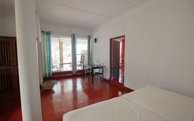 Lankahuts Beach Bungalows