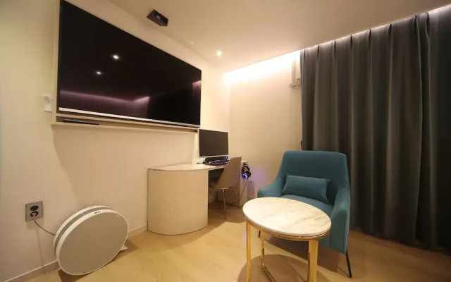 H Avenue Hotel