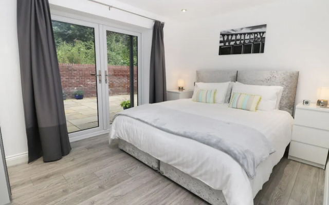 The Office Gardens, Apartment 1