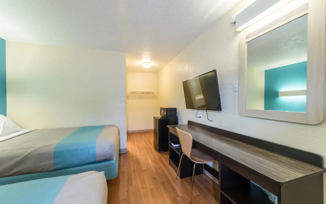 Motel 6 Victoria, TX