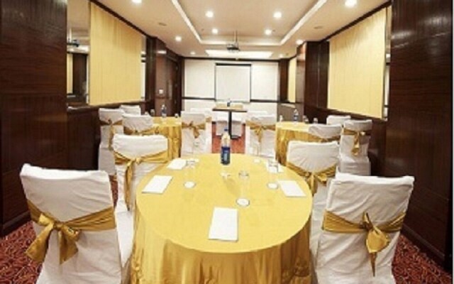 Park Square Hotel And Banquet