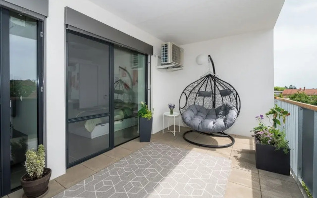 Fully equipped apartments with Terraces, Free garage parking, Netflix & AC - by Apartmány Šlapanice cz