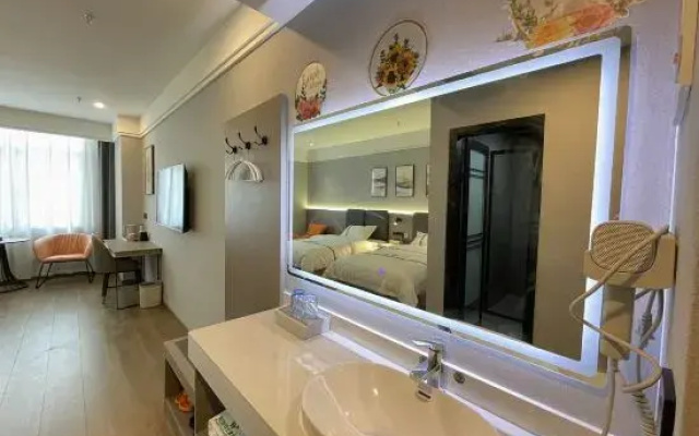 Bosite Hotel (Bozhou College South Railway Station)