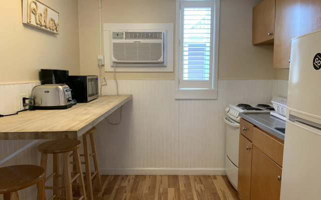 Vineyard Harbor Motel - Private Beach