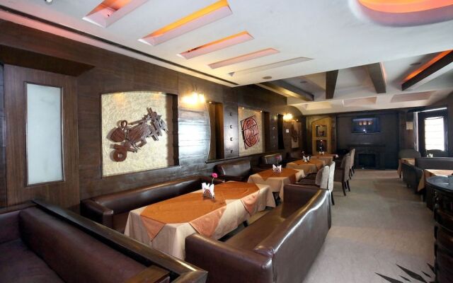 OYO 9985 Hotel Sekhon Grand