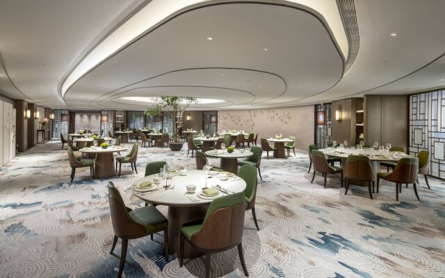 Yuexiu Hotel Guangzhou, Curio Collection by Hilton