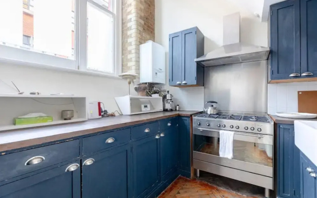 Tastefully Curated Mezzanine Studio Flat Hackney!