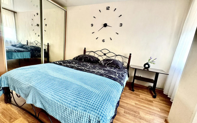 Апартаменты на проспекте Ливанова 13