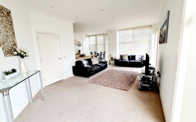 Seas the Day - Luxury Beach Apartment - Sleeps 4