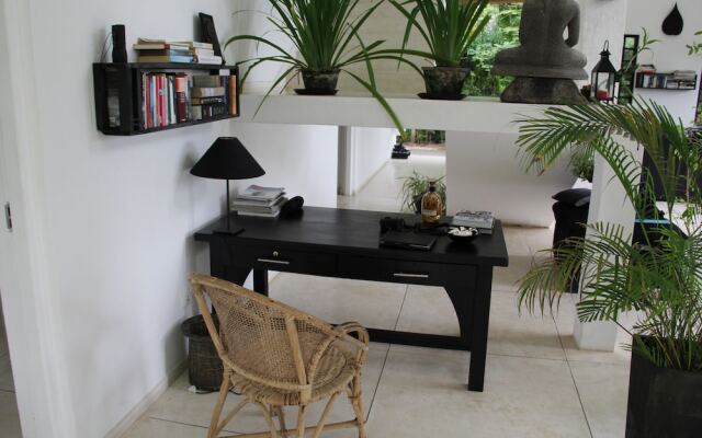 Madampe House by Tree