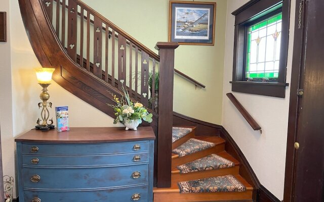 Fisher House Victoria Bed and Breakfast