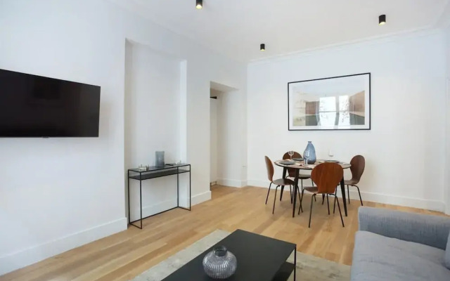 Superb Haussmanian Apartment Palais Royal
