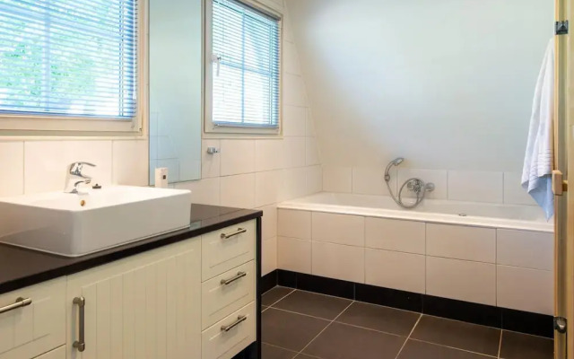 Romantic Cottage With a sun Shower