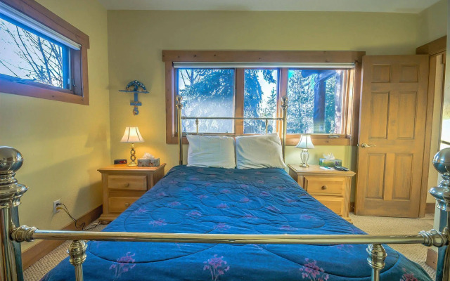 Saddle Creek by Retreatia