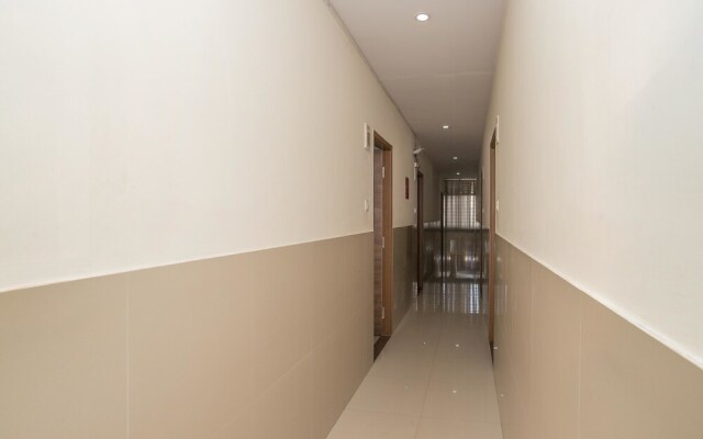 OYO 15711 Athiti Residency