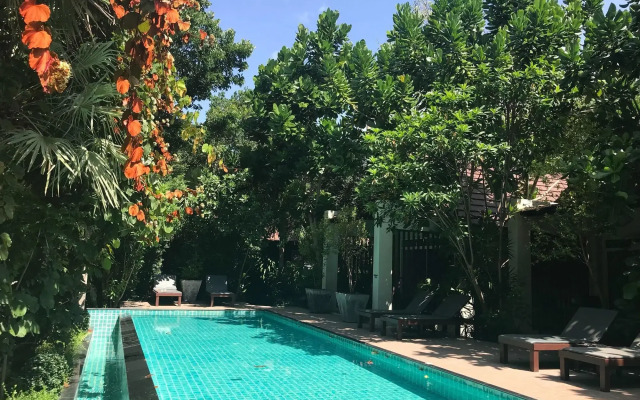 Baan Klang Aow Beach Resort