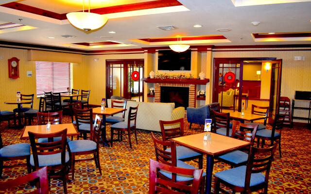 Holiday Inn Express & Suites Dewitt (Syracuse) by IHG