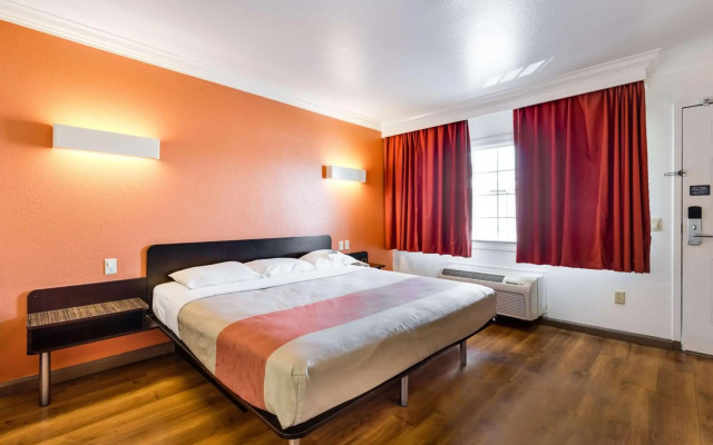Motel 6 San Jose, CA - Convention Center