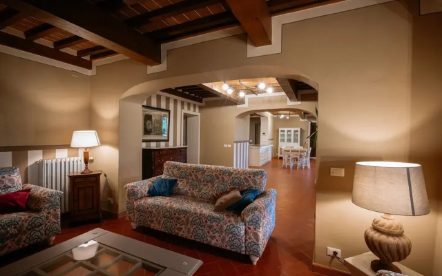 Villa in Tuscany With Pool & Panoramic Views