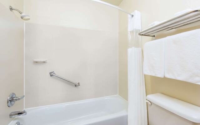 Days Inn and Suites Wichita