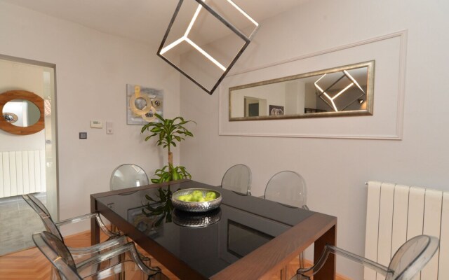 Apartment 843