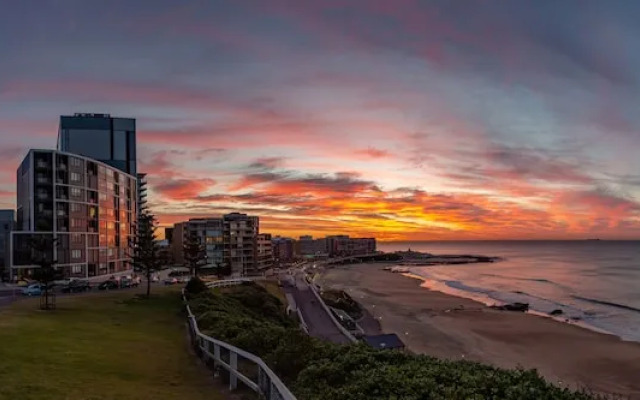 Newcastle Beach 1-BR Apartment w/ City views