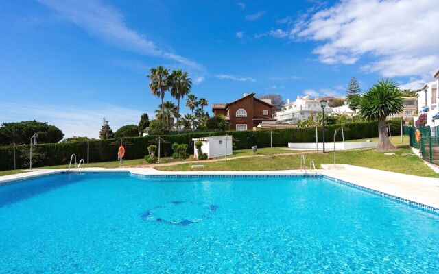 Stunning 2BR Apartment near the Beach Ref 54