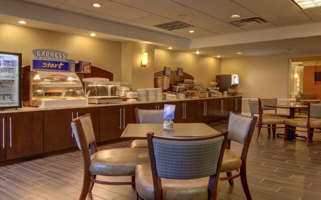 Holiday Inn Express & Suites Alpharetta - Windward Parkway by IHG