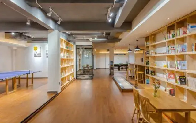 Dali li li wan xiang youth community hostel