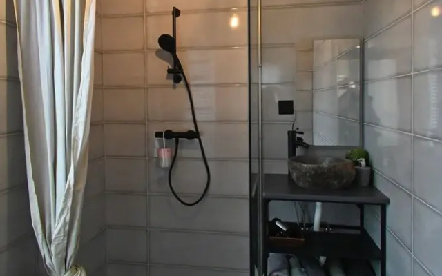 Up too 8- 10 Persons Stay in Antwerp