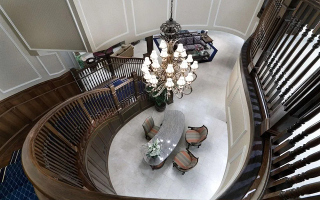 Madison Beach Hotel, Curio Collection by Hilton