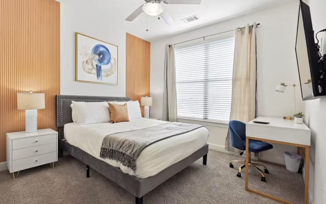 Stylish 2B near Legacy West
