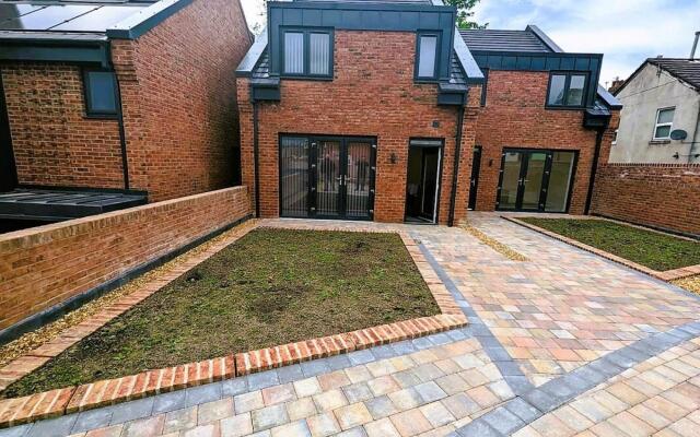 Lovely Modernist 4 Bed House