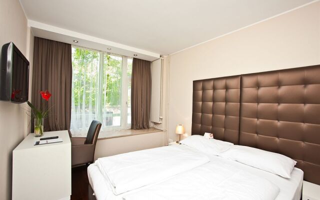 Pakat Suites Hotel