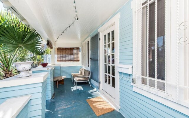 Charming 2 Bedroom Bungalow in Silver Lake