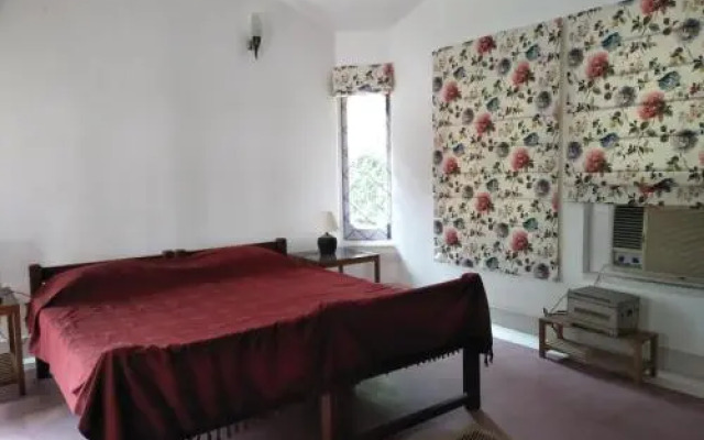 Aayesh Bed & Breakfast