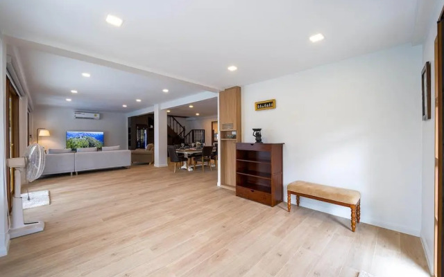 5 Bedroom Pool Villa In City Center- Bv1
