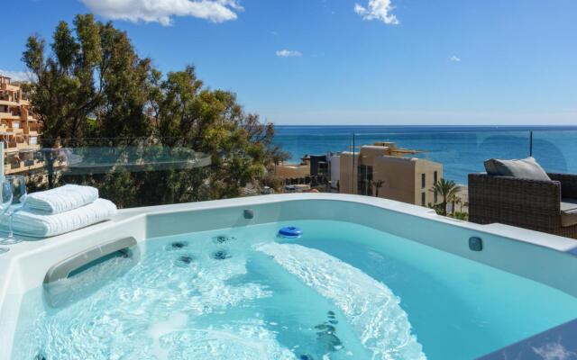 The Wave of Bliss/jacuzzi/garage