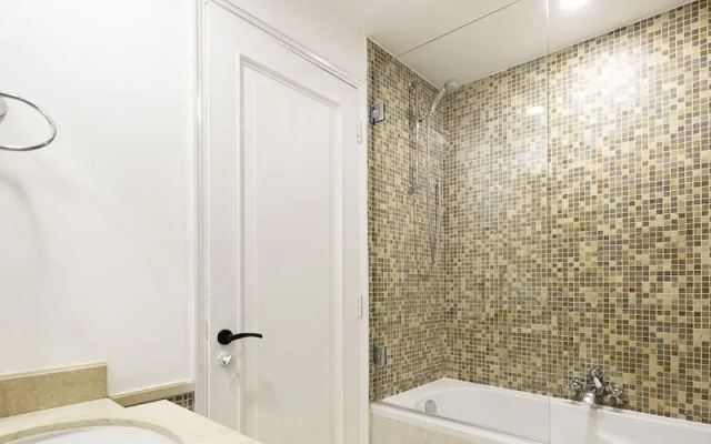 LUX  Modern Residence across Dubai Mall